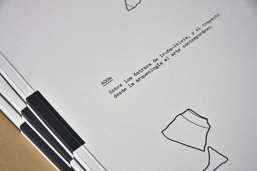 400m. Sobre los óstraca de Iruña-Veleia, y el trayecto desde la arqueología al arte contemporáneo.